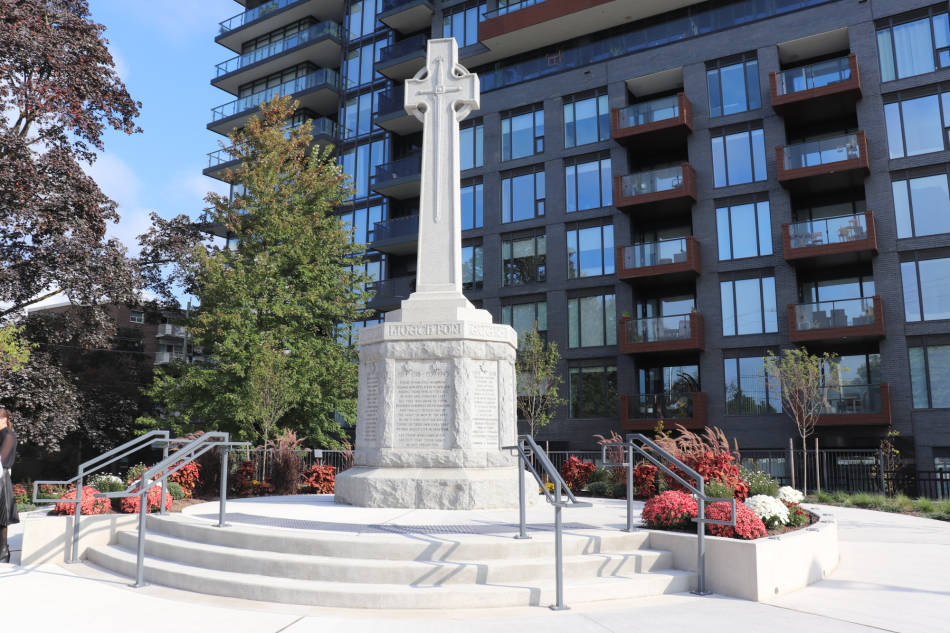 Port Credit Cenotaph with blue sky behind.